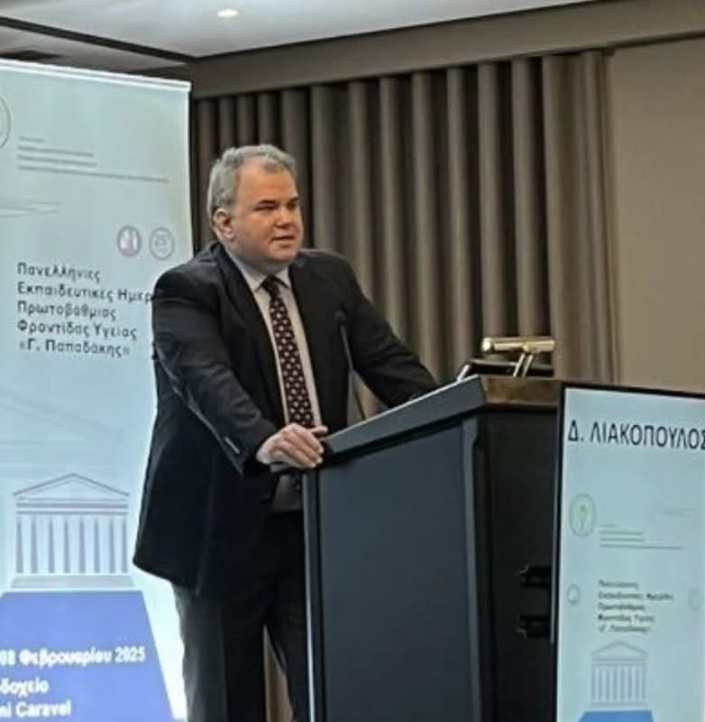 Δημήτριος Λιακόπουλος Αγγειοχειρουργός ομιλία σε ιατρικό συνέδριο. Ενημέρωση για αγγειακές παθήσεις, πρόληψη και σύγχρονες θεραπείες.